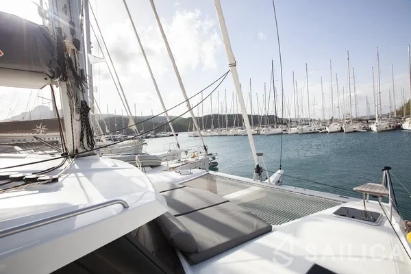 Isla 40 - Yacht Charter Sailica