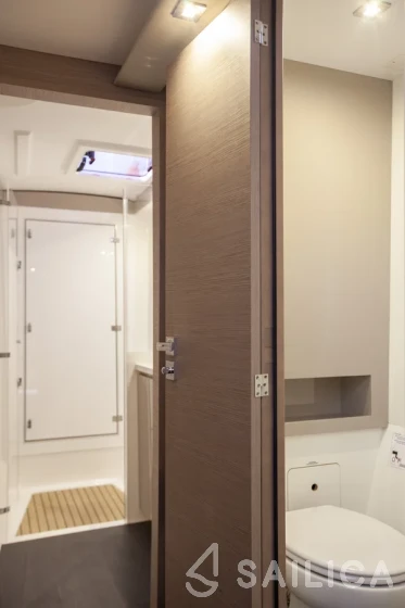 Isla 40 - Yacht Charter Sailica