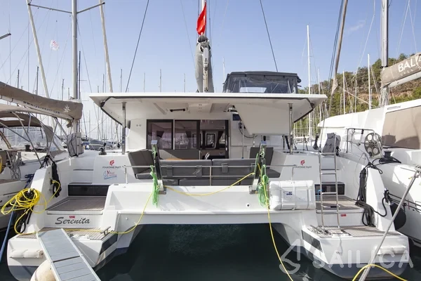 Isla 40 - Yacht Charter Sailica