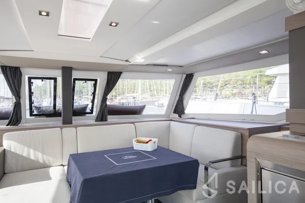 Isla 40 - Yacht Charter Sailica
