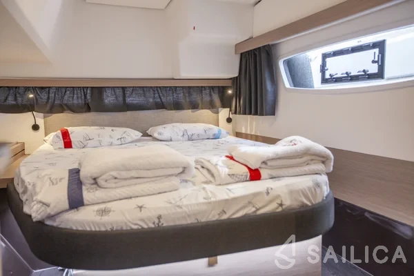 Isla 40 - Yacht Charter Sailica