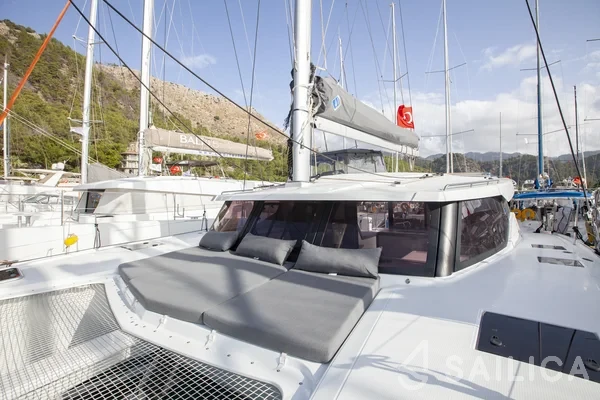 Isla 40 - Yacht Charter Sailica