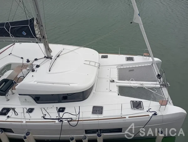 Lagoon 40 - Yacht Charter Sailica