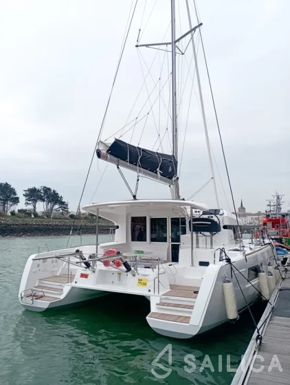 Lagoon 40 - Yacht Charter Sailica