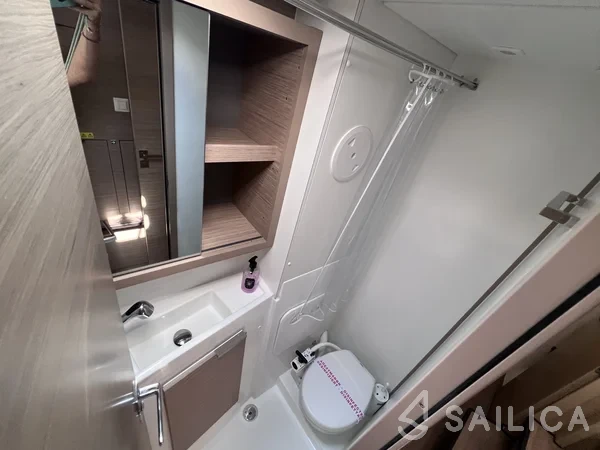 Lagoon 40 - Yacht Charter Sailica