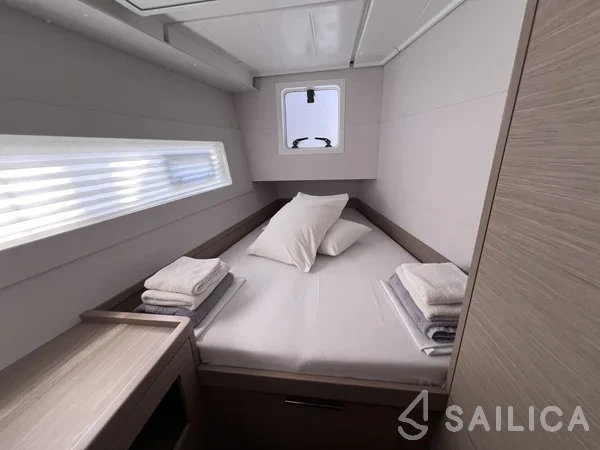 Lagoon 40 - Yacht Charter Sailica