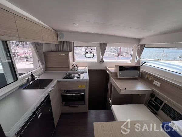 Lagoon 40 - Yacht Charter Sailica