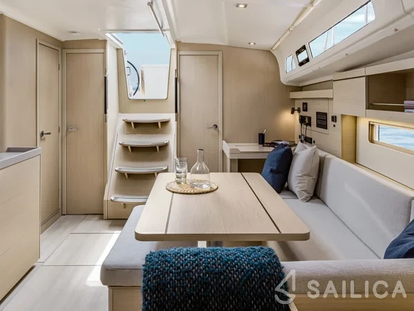 Oceanis 40.1 - Yacht Charter Sailica