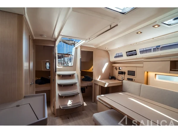 Oceanis 40.1 - Yacht Charter Sailica