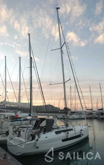 Dufour 37 - Yacht Charter Sailica