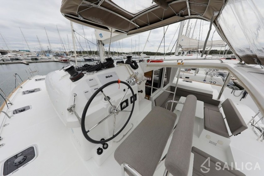 Lagoon 400 S2 - Yacht Charter Sailica