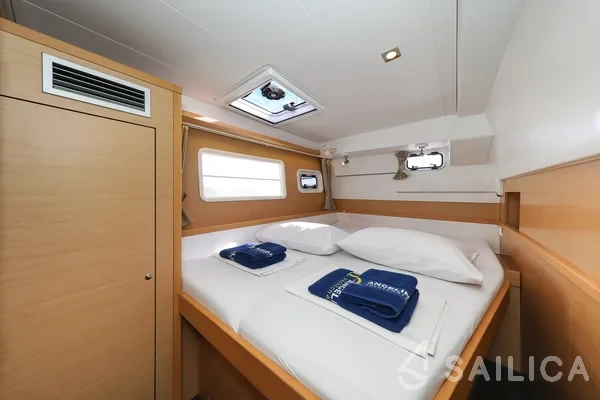 Lagoon 400 S2 - Yacht Charter Sailica