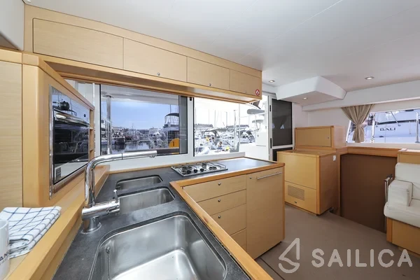 Lagoon 400 S2 - Yacht Charter Sailica