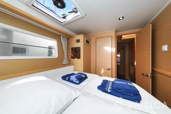 Lagoon 400 S2 - Yacht Charter Sailica