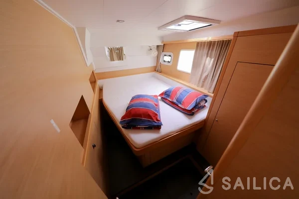 Lagoon 400 S2 - Yacht Charter Sailica