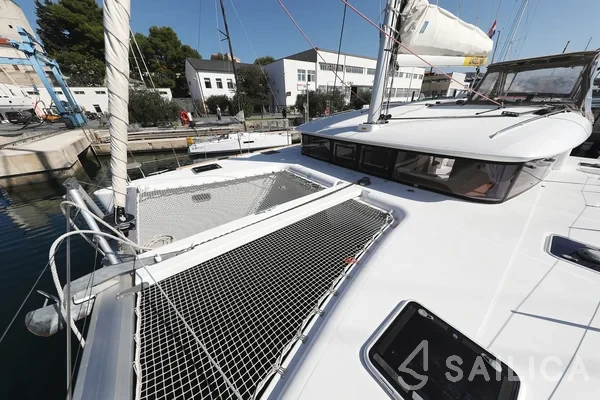 Lagoon 400 S2 - Yacht Charter Sailica