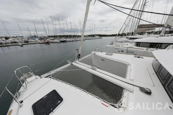 Lagoon 400 S2 - Yacht Charter Sailica