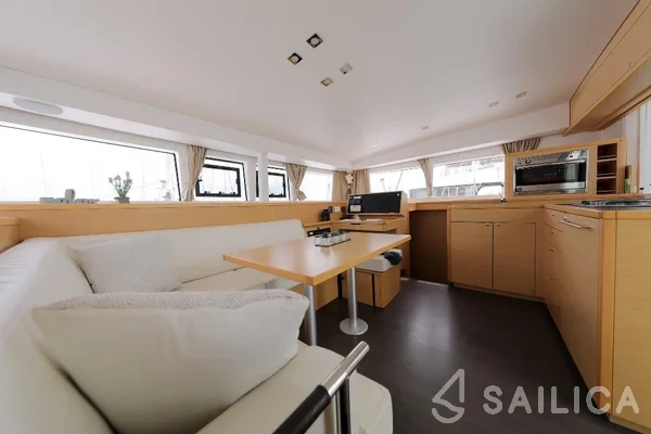 Lagoon 400 S2 - Yacht Charter Sailica