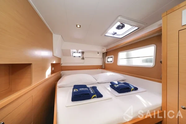 Lagoon 400 S2 - Yacht Charter Sailica
