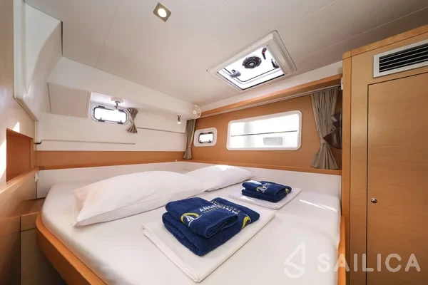 Lagoon 400 S2 - Yacht Charter Sailica