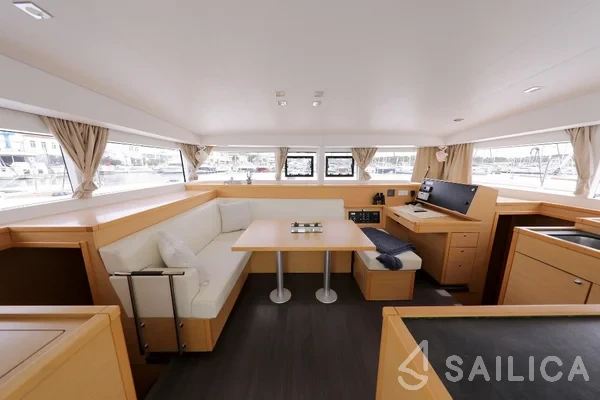 Lagoon 400 S2 - Yacht Charter Sailica