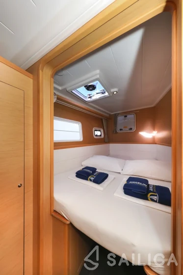 Lagoon 400 S2 - Yacht Charter Sailica