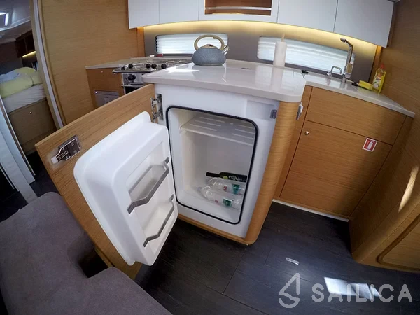 Dufour 410 GL - Yacht Charter Sailica