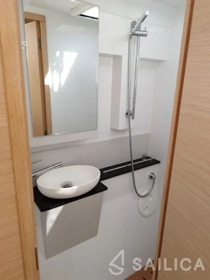 Nautitech 40 - Yacht Charter Sailica