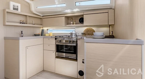 Oceanis 40.1 - Yacht Charter Sailica