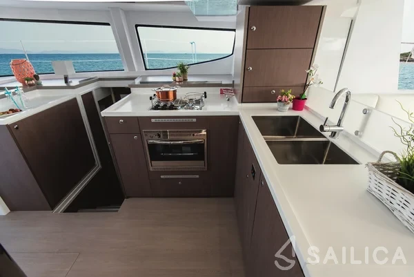 Bali 4.8  - Yacht Charter Sailica