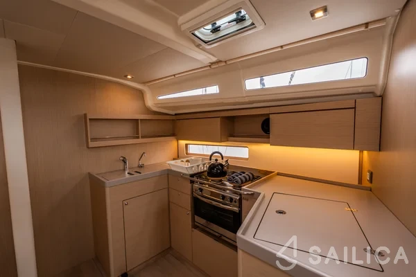 Oceanis 40.1 - Yacht Charter Sailica
