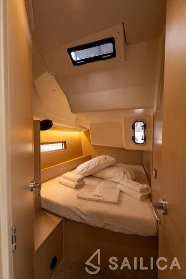 Oceanis 40.1 - Yacht Charter Sailica