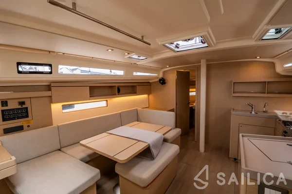 Oceanis 40.1 - Yacht Charter Sailica