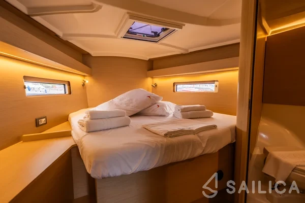 Oceanis 40.1 - Yacht Charter Sailica