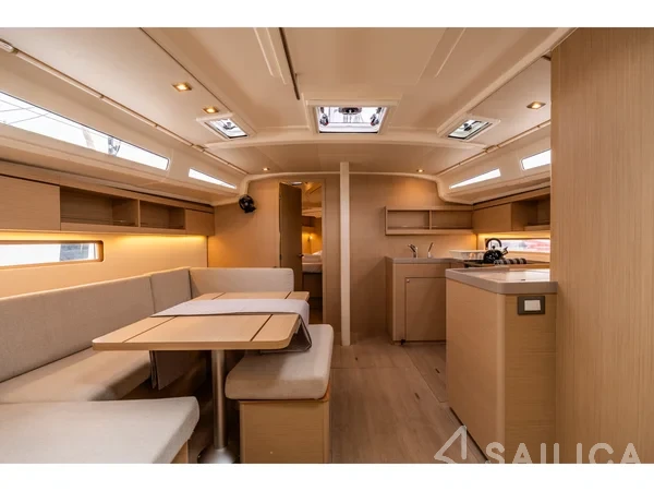 Oceanis 40.1 - Yacht Charter Sailica