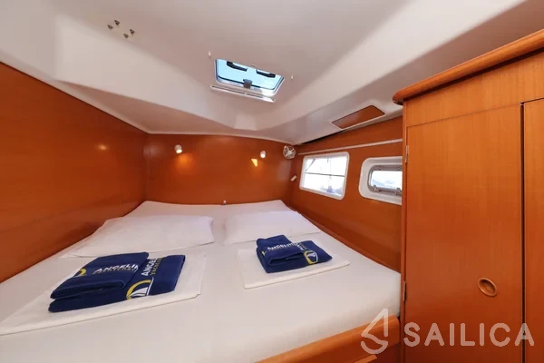 Lagoon 380 S2 - Yacht Charter Sailica