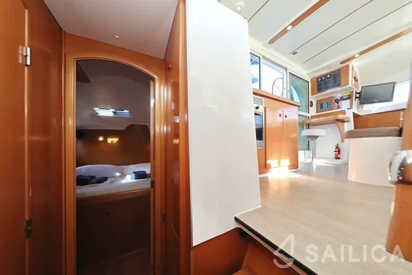 Lagoon 380 S2 - Yacht Charter Sailica