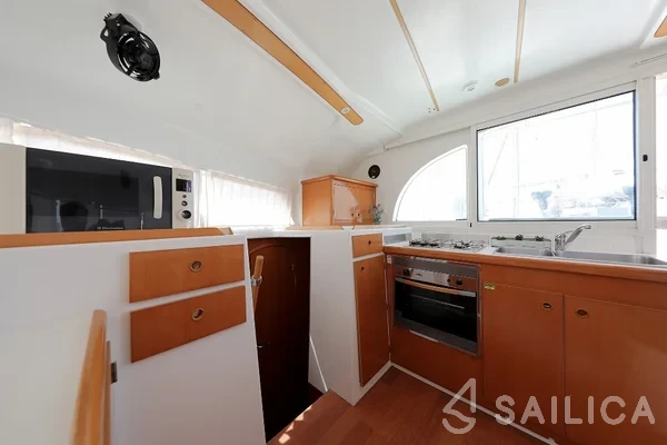 Lagoon 380 S2 - Yacht Charter Sailica