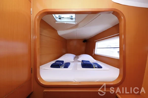 Lagoon 380 S2 - Yacht Charter Sailica