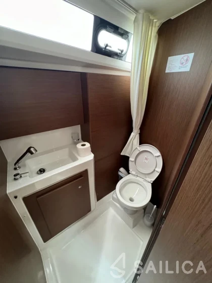 Oceanis 37.1 - Yacht Charter Sailica