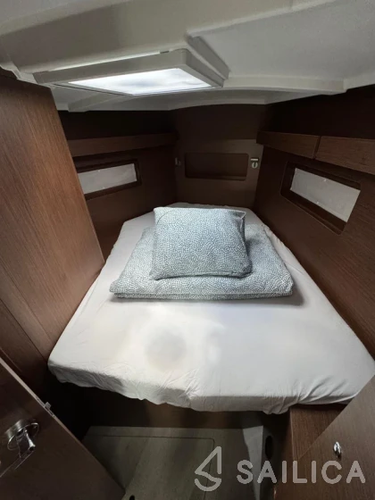 Oceanis 37.1 - Yacht Charter Sailica