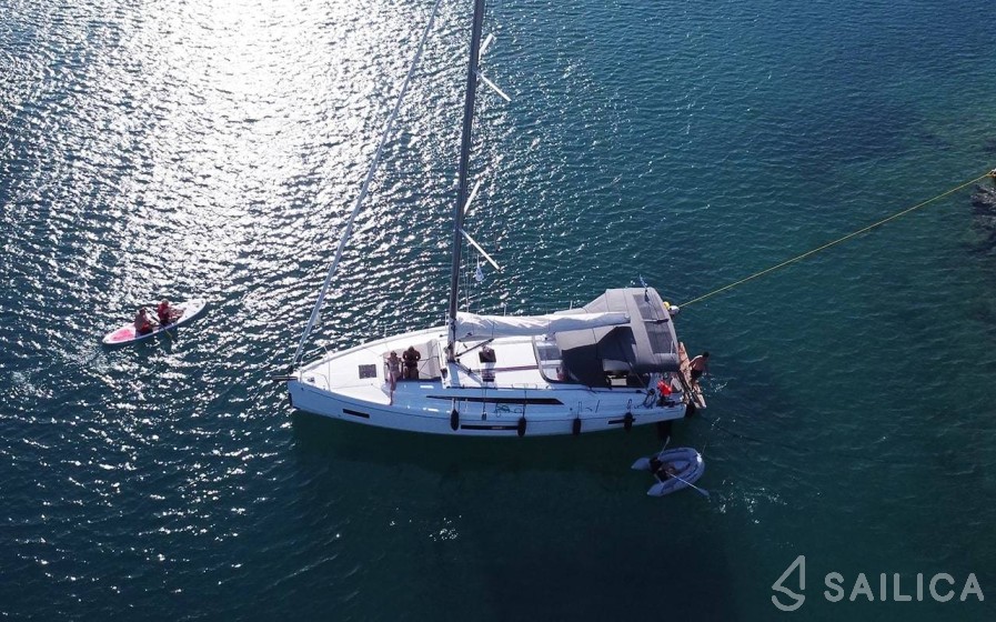 Oceanis 40.1 - Yacht Charter Sailica