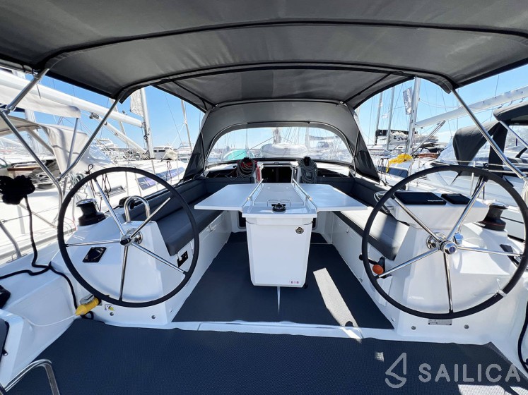 Oceanis 40.1 - Yacht Charter Sailica