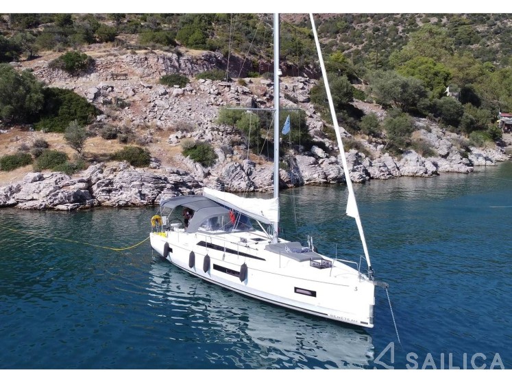 Oceanis 40.1 - Yacht Charter Sailica