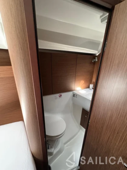Oceanis 40.1 - Yacht Charter Sailica