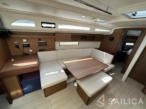 Oceanis 40.1 - Yacht Charter Sailica