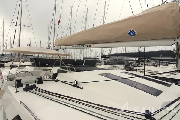 Elba 45 - Yacht Charter Sailica