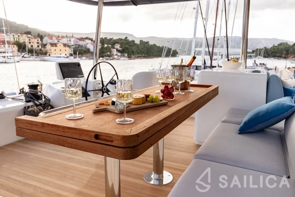 Lagoon 55 - Yacht Charter Sailica