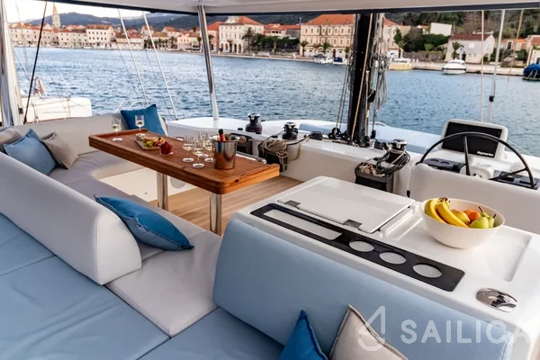 Lagoon 55 - Yacht Charter Sailica
