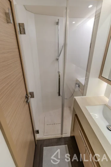 Lagoon 55 - Yacht Charter Sailica